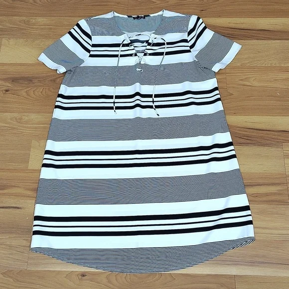 Express Ladies Dress,  Ladies Size Medium,  Black and White Stripes - Picture 3 of 8